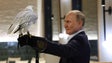 Putin nega que Rússia use energia como «arma» contra Europa