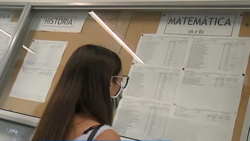 Imagem de Notas da 2.ª fase dos exames melhoram, mas Matemáticas descem e ficam com média negativa