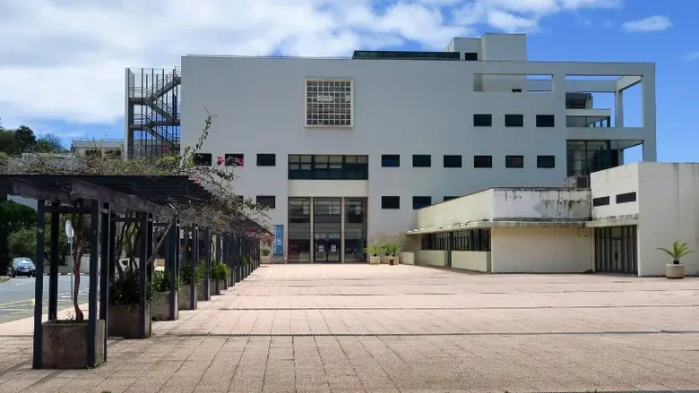 Imagem de AR chumba propostas para reforçar financiamento das universidades de Açores e Madeira
