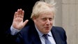 Boris Johnson juntou-se a minuto de silêncio por profissionais mortos por Covid-19