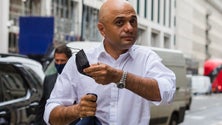 Imagem de Ministro da Saúde britânico teve teste positivo apesar de vacinado