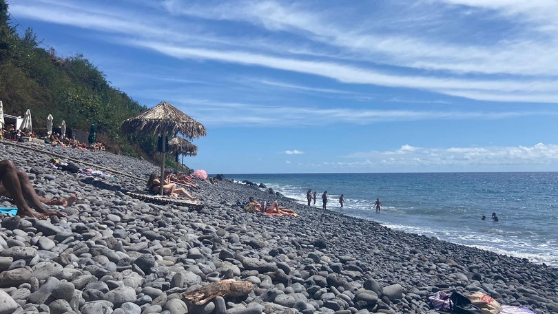 Tempo quente convida à praia