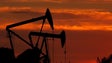 Imagem de Petróleo Brent permanece em máximos