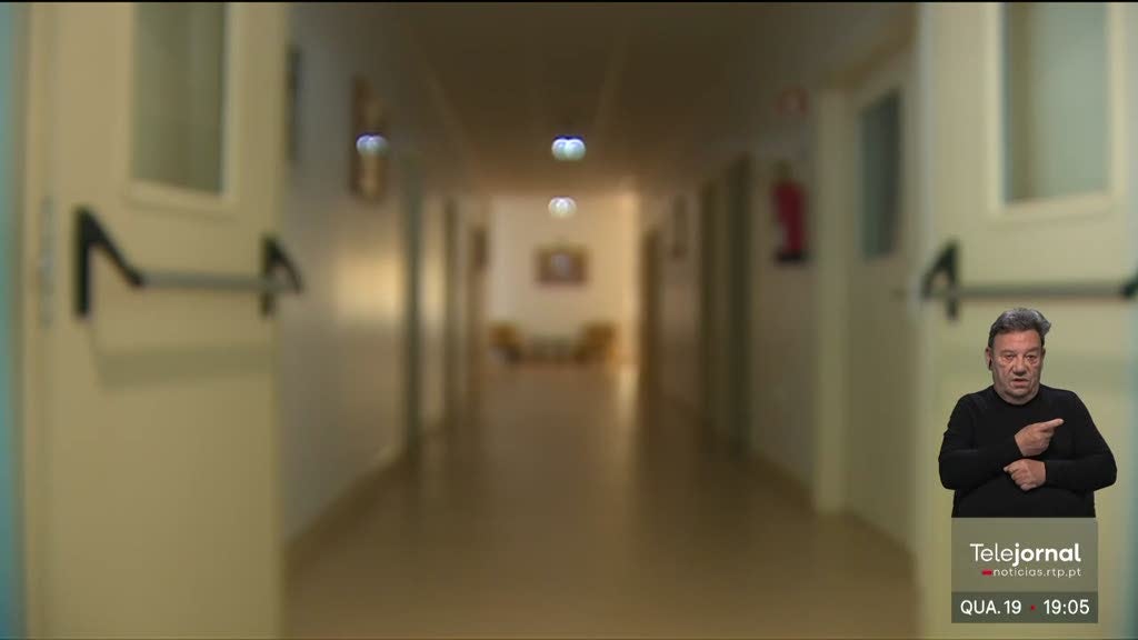 Imagem de Cirurgias adicionais. Dois dermatologistas receberam 200 mil euros em dois anos