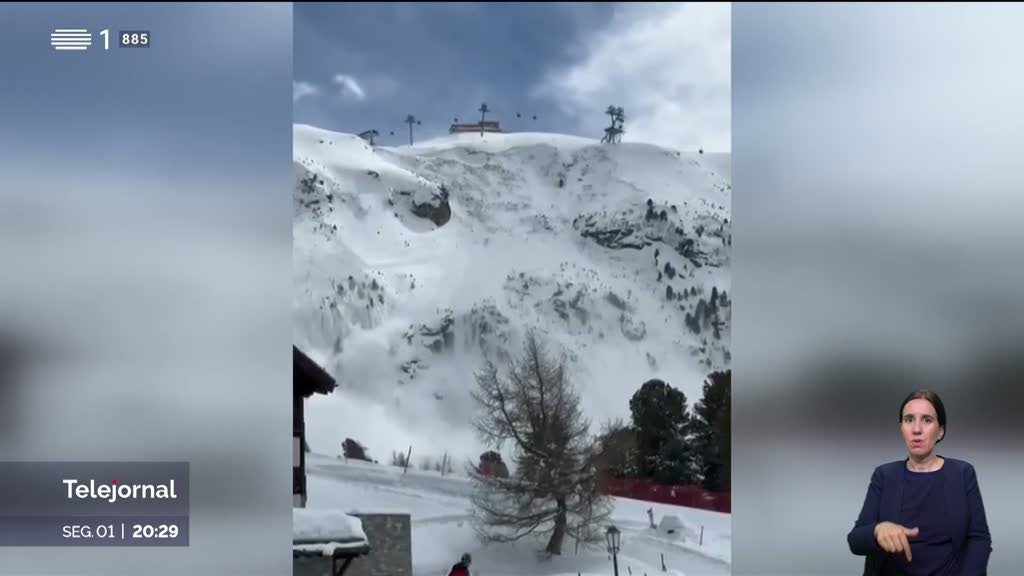 Equipas de salvamento fazem buscas após avalanche na Suíça