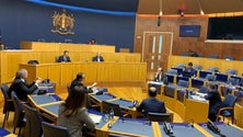 Covid-19: Parlamento Regional homenageia profissionais de saúde