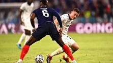 Imagem de Campeã mundial vence com autogolo