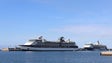 Imagem de Porto do Funchal com dois navios e um mega-iate