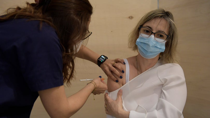 Imagem de 99% do pessoal docente e não docente vacinado no Continente
