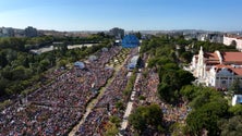 Banho de multidão para receber o Papa Francisco (vídeo)