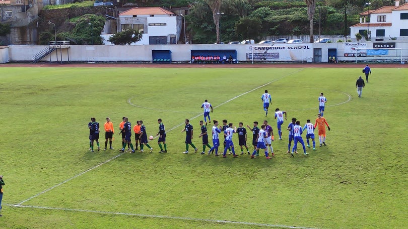 Machico vence Resende mesmo com 10 jogadores