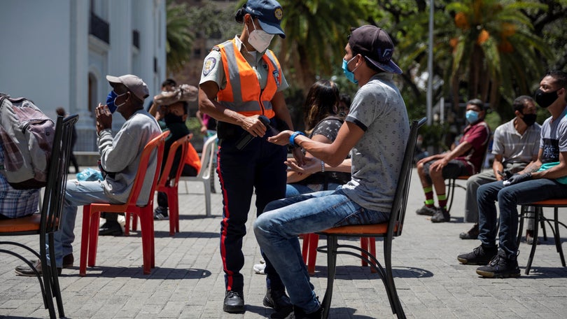 Imagem de Venezuela acusa os EUA de impedir uso de fundos para pagar as vacinas