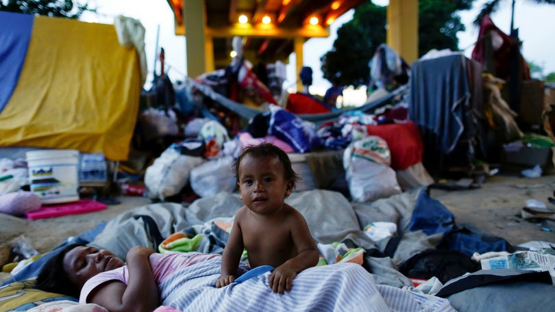 Índios brasileiros abrigam jovens venezuelanos