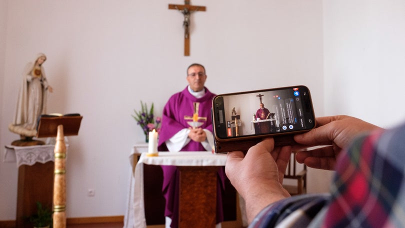 Imagem de «Cansaço pandémico» sentido na prática religiosa telemática