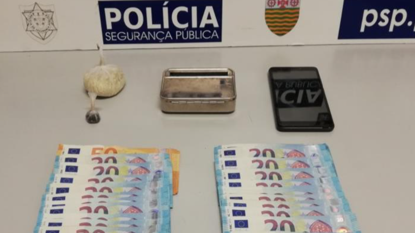 Imagem de Homem detido pelo crime de tráfico de estupefacientes