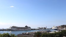 Imagem de Porto do Funchal com dois transatlânticos