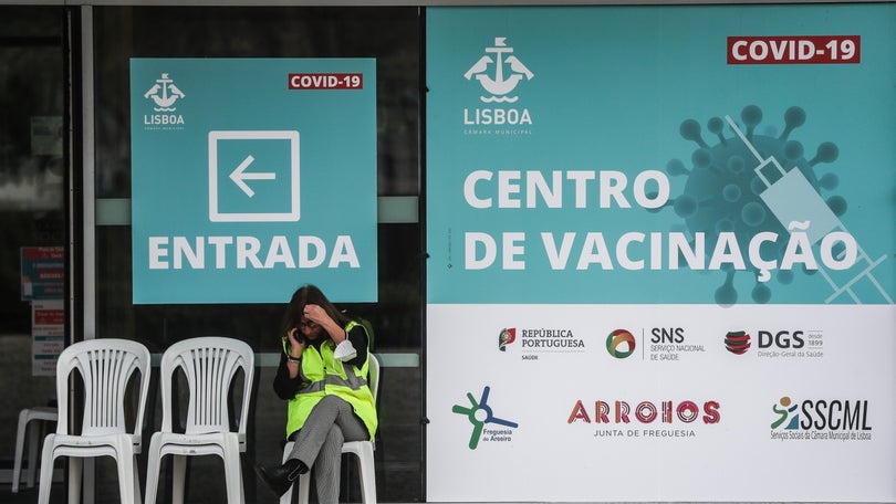 Imagem de Vacinação decorre conforme o previsto e mantém metas