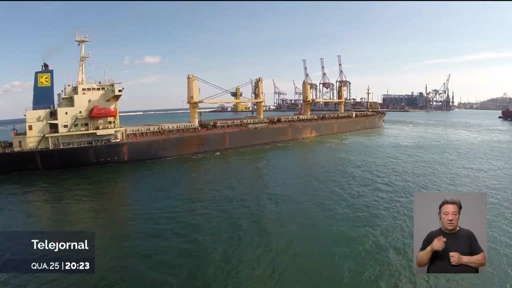 Toneladas de cereais retidos no porto de Odessa