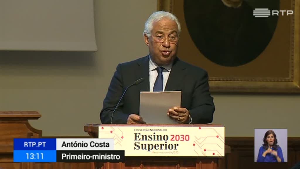 Professores da Universidade do Porto pedem progress�es na carreira