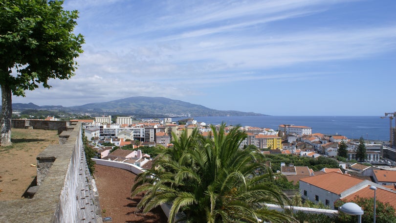 Imagem de Covid-19: Açores com mais dois casos em São Miguel