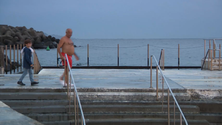 Polvo domesticado em piscina de Ponta Delgada (Vídeo)