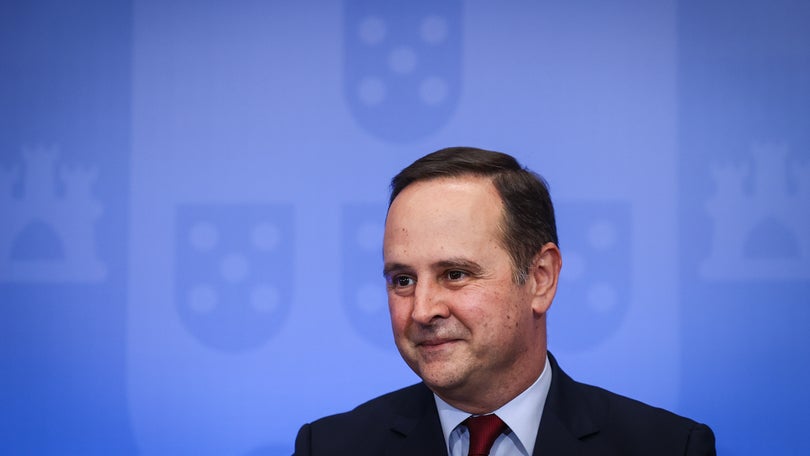 Imagem de Medina compromete-se com desagravamento do IRS em 2 mil milhões de euros até 2027