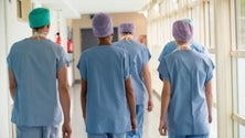 Imagem de Covid-19: Enfermeiros sem subsídio de doença por não terem seis meses de descontos para Segurança Social