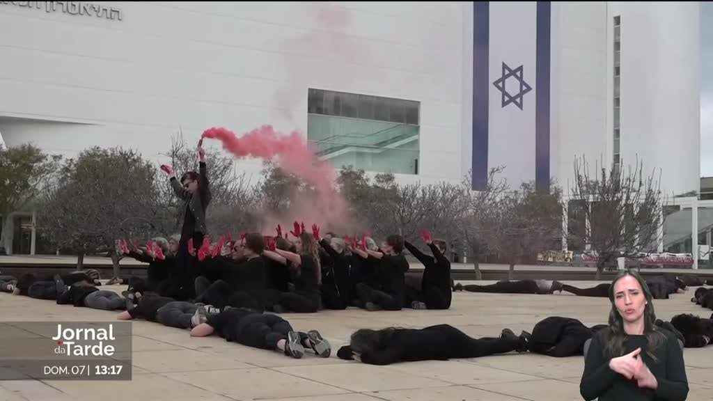 Israelitas saem à rua para pedir demissão de Netanyahu