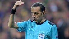 Imagem de Árbitro turco na estreia de Portugal