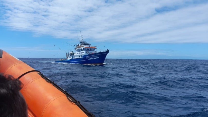 Imagem de Marinha resgata pescador do Falcão do Mar