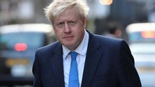 Imagem de Covid-19: Boris Johnson adia próxima etapa de desconfinamento