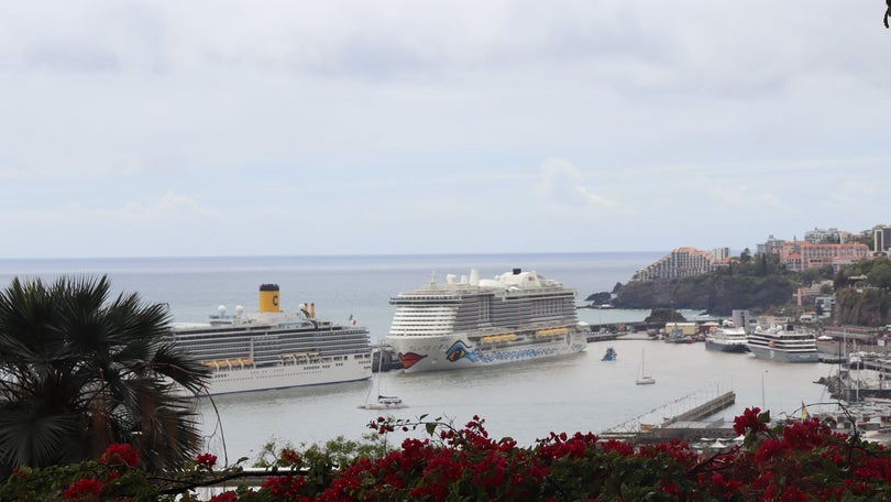 Funchal recebe quatro navios