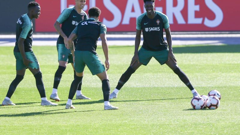 Imagem de Portugal com todos disponíveis no dia em que viaja para a Polónia