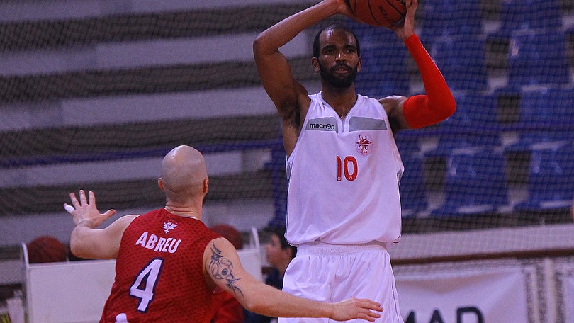 Imagem de O CAB Madeira arrancou um triunfo muito importante no reduto da Oliveirense, segunda classificada, por 77-73.