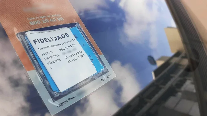 Imagem de Afixação do dístico do seguro automóvel deixa de ser obrigatória a partir de terça-feira