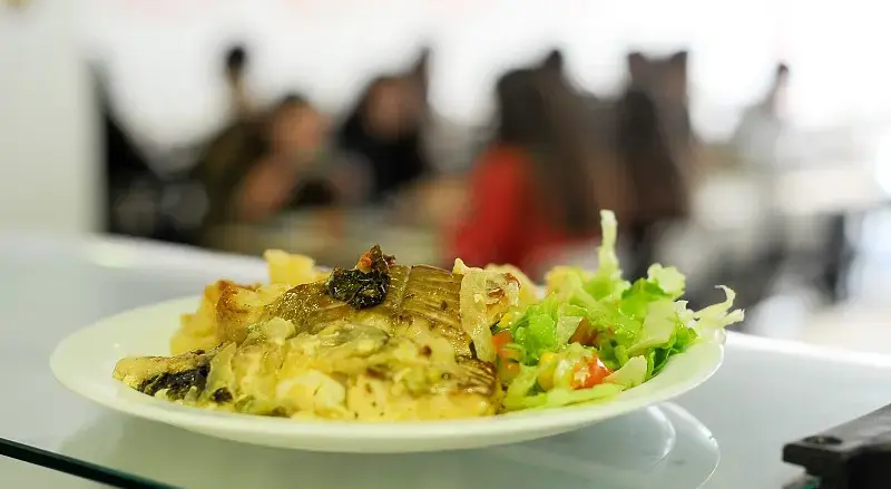 Governo dá 17 milhões e meio de euros para assegurar refeições das escolas públicas