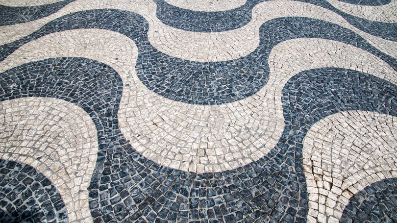 Calçada portuguesa homenageada em coleção dos CTT