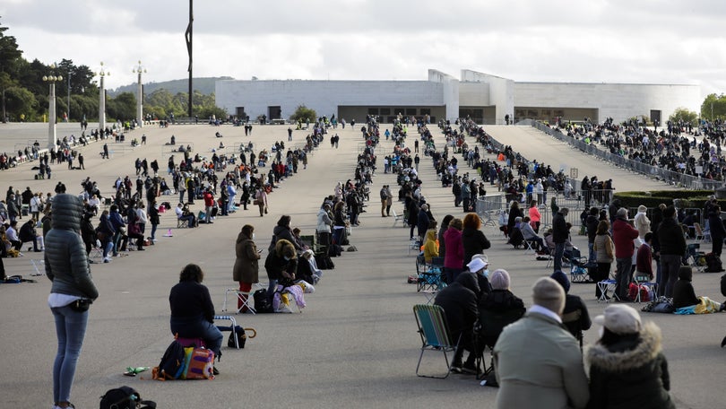 Imagem de Esgotada lotação de peregrinos em Fátima