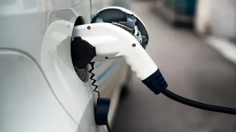 Imagem de Aumento de carros elétricos fez baixar emissões de dióxido de carbono na União Europeia