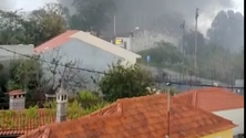 Imagem de Dezenas de bombeiros combatem incêndio (vídeo)