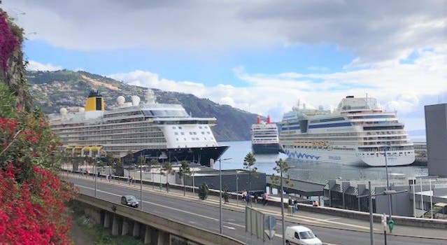 Porto do Funchal mantém-se cheio, com três navios e mais de 5 000 pessoas