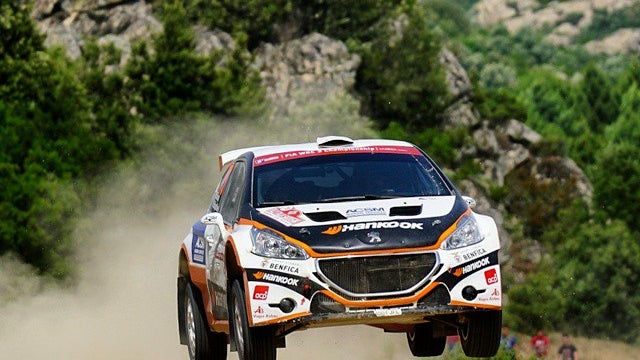 Continuam os problemas elétricos no Peugeot 208 T16 R5 no Rali da Sardenha