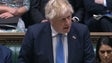 Imagem de Boris Johnson pede desculpa mas não se demite