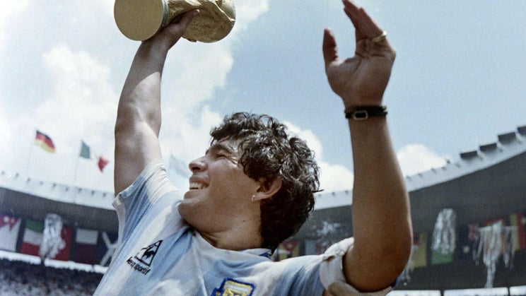 Argentinos vão parar em homenagem a Maradona