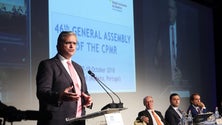 Imagem de Vasco Cordeiro eleito para 3.º mandato como presidente da CRPM