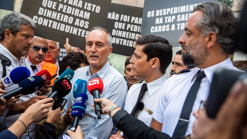 TAP: Várias centenas de trabalhadores protestam pela melhoria do serviço