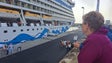 Imagem de Porto lotado com três navios recebidos com «Bailinho da Madeira»