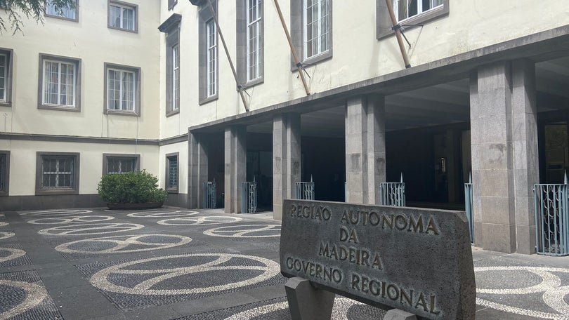 Dívida bruta da Administração Pública Regional situava-se em 5 008,8 milhões de euros