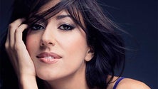Imagem de Ana Moura em concerto do 25 de abril em frente à câmara do Funchal