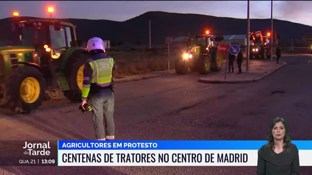 Agricultores continuam protesto com centenas de tratores no centro do Madrid